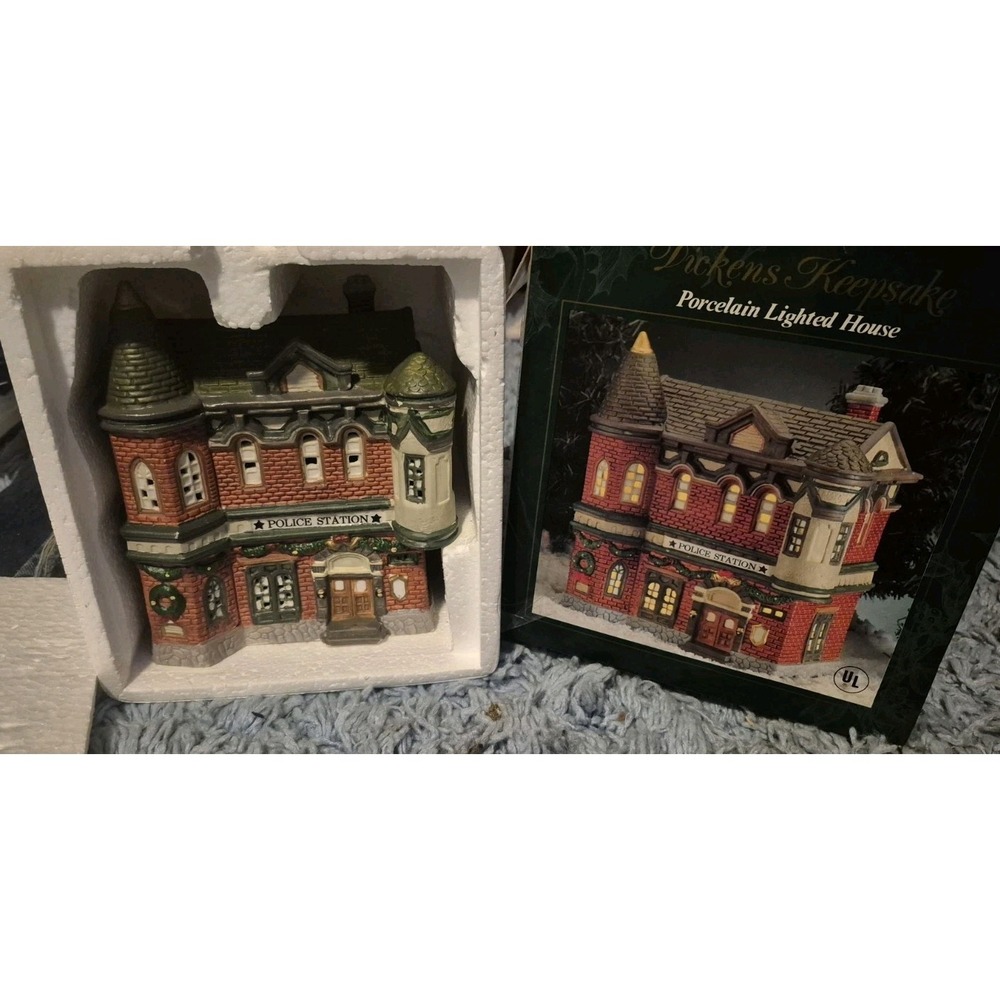 Dickens Keepsake Porcelain‎ Lighted House Police Station